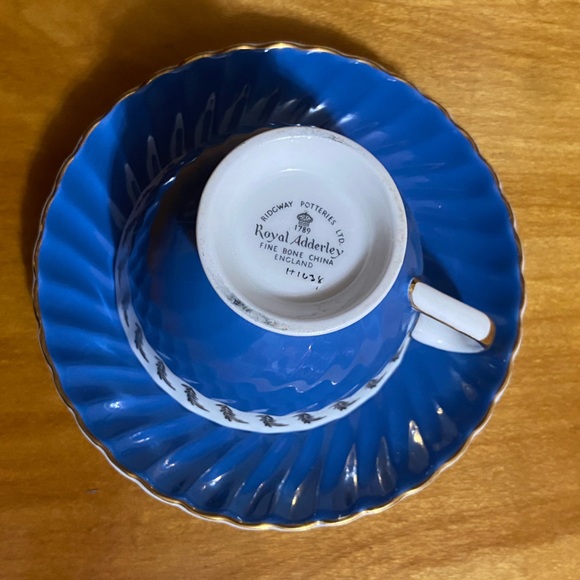 Tea Cup and Saucer - Picture 4 of 4